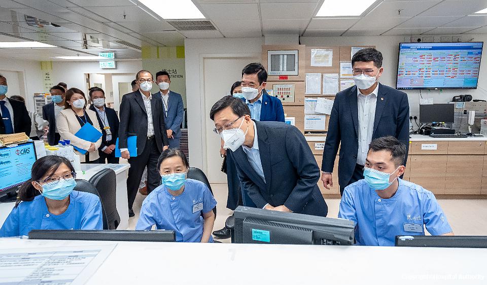 HKSAR CE inspects HKICC and HA Infectious Disease Centre 行政長官 